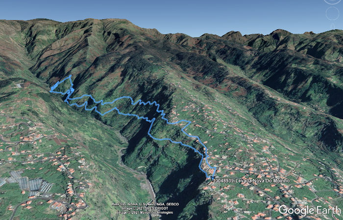 La randonnée Levada Nova Levada do Moinho, à flanc de la montagne - vue GoogleEarth